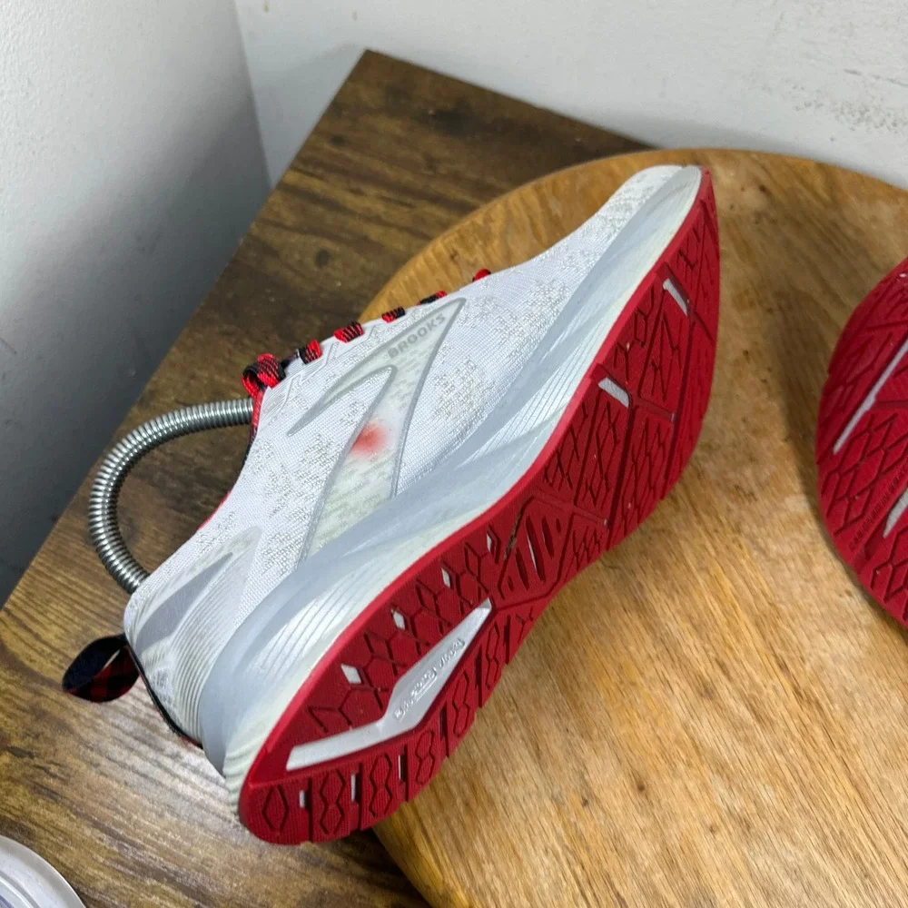 Brooks has red